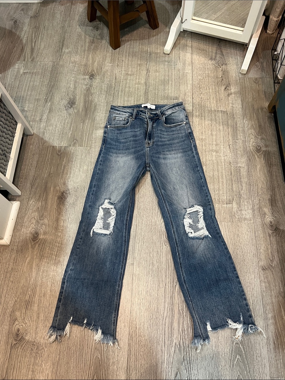 High-Rise. Straight crop Distressed Jeans 5/27